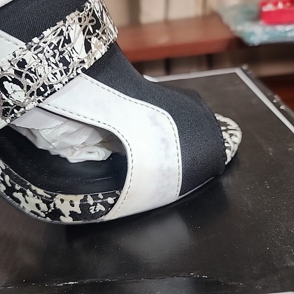 Beautiful Black And White Heels. Size 8 - Picture 6 of 7